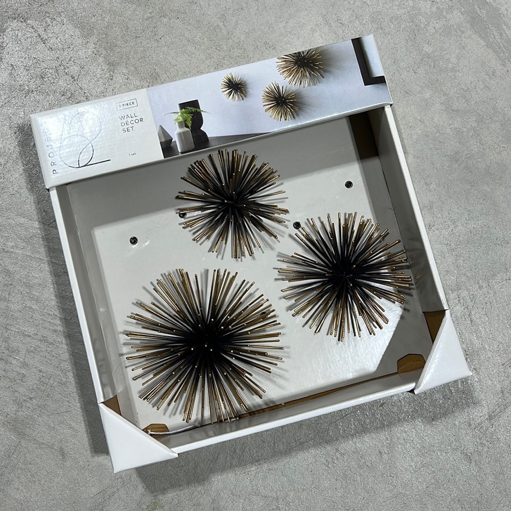 NWT Modern Wall Decor Set